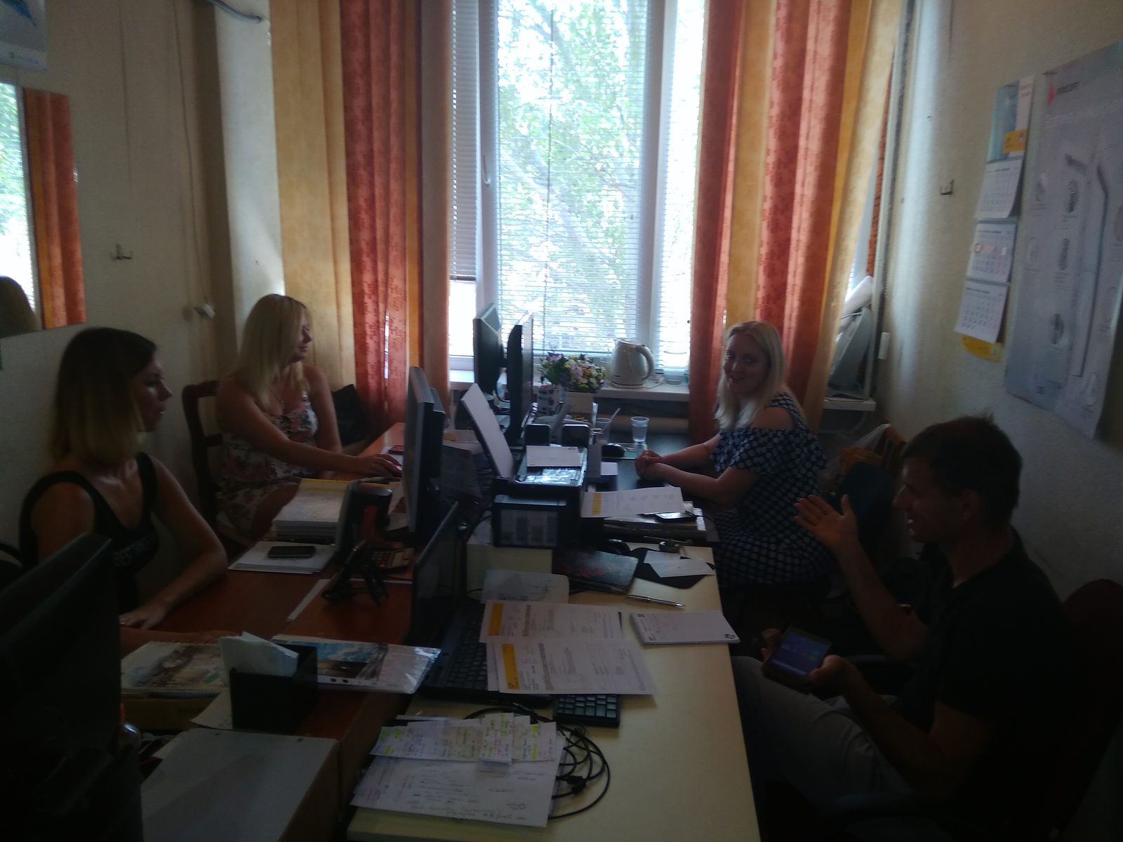 Офіс компанії у Кривому Розі: менеджери за робочими місцями